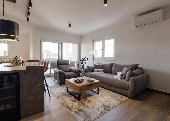Imagine Apartment *